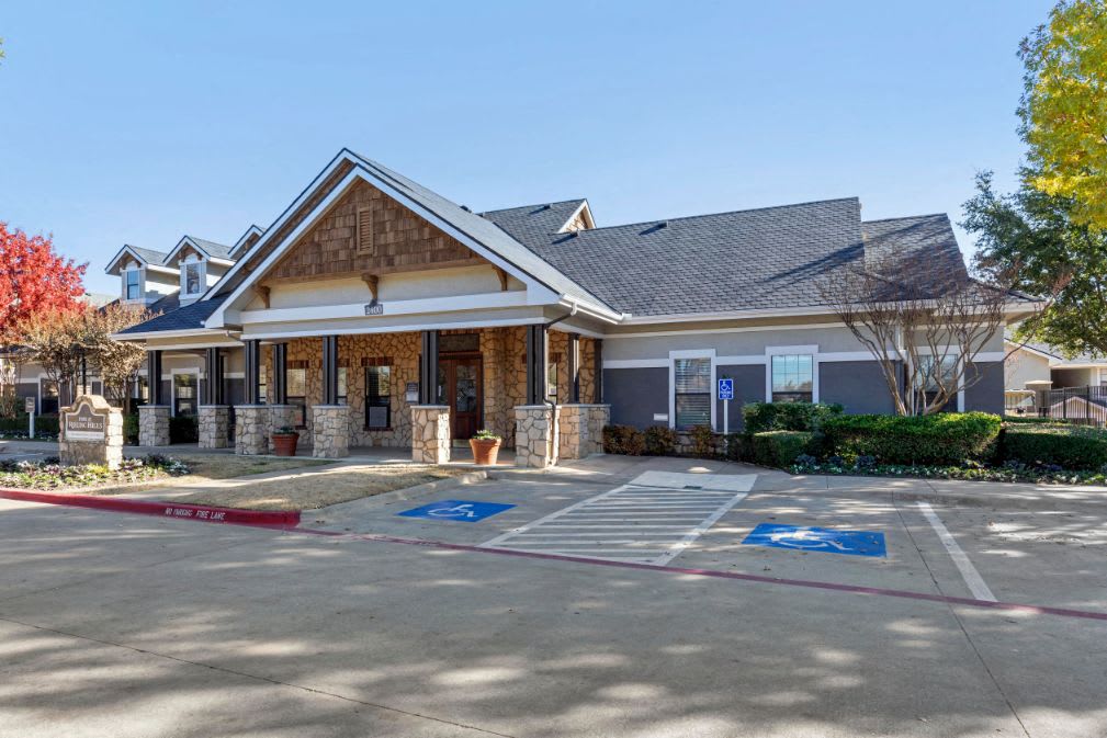 Photos and Video of Park at Rolling Hills Apartments in Desoto , TX